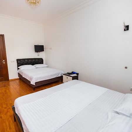 Yan Hotel Ереван Экстерьер фото