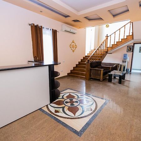 Yan Hotel Ереван Экстерьер фото