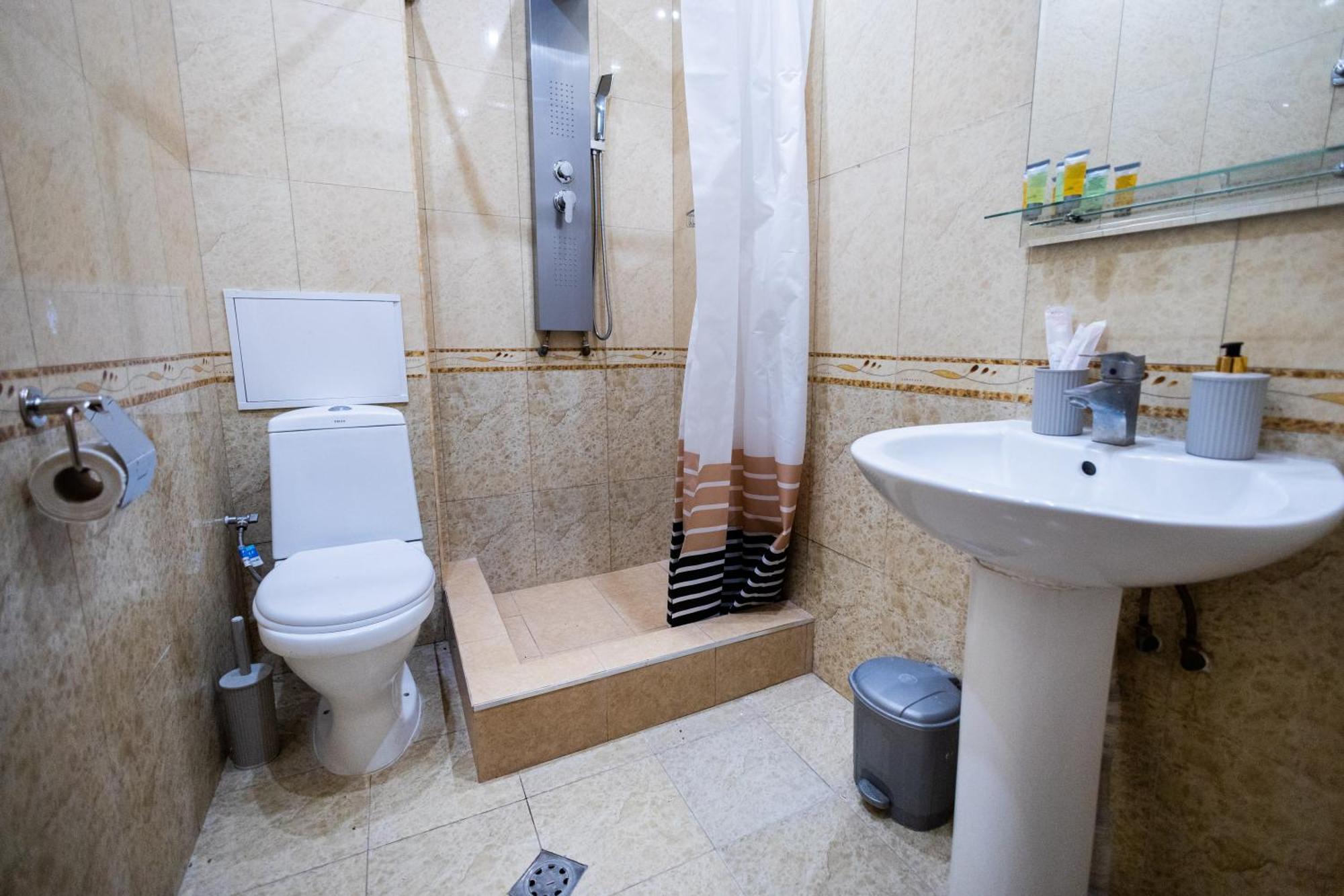 Yan Hotel Ереван Экстерьер фото