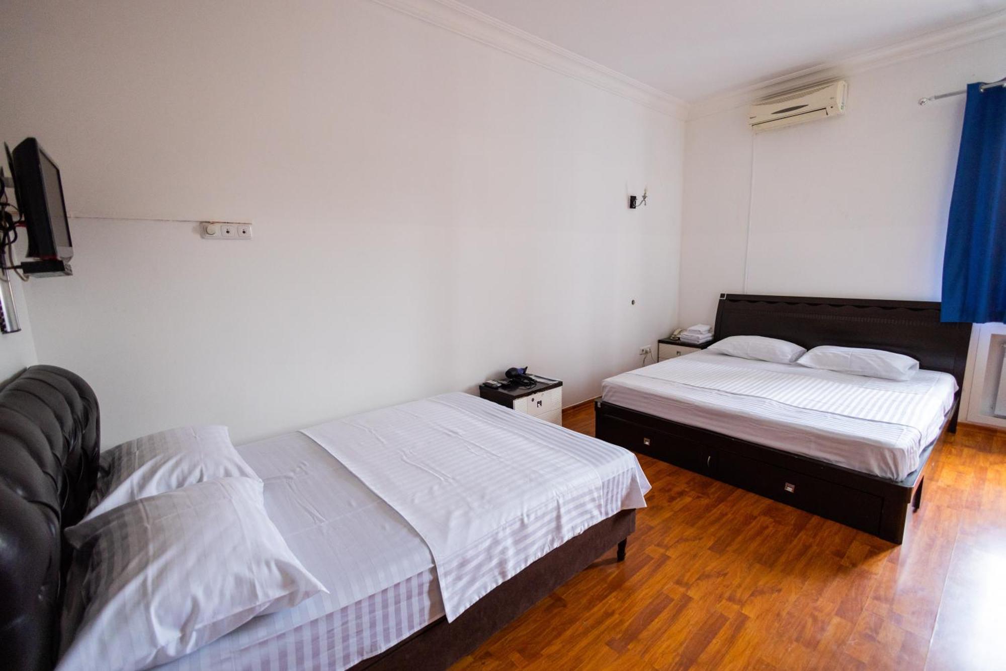 Yan Hotel Ереван Экстерьер фото