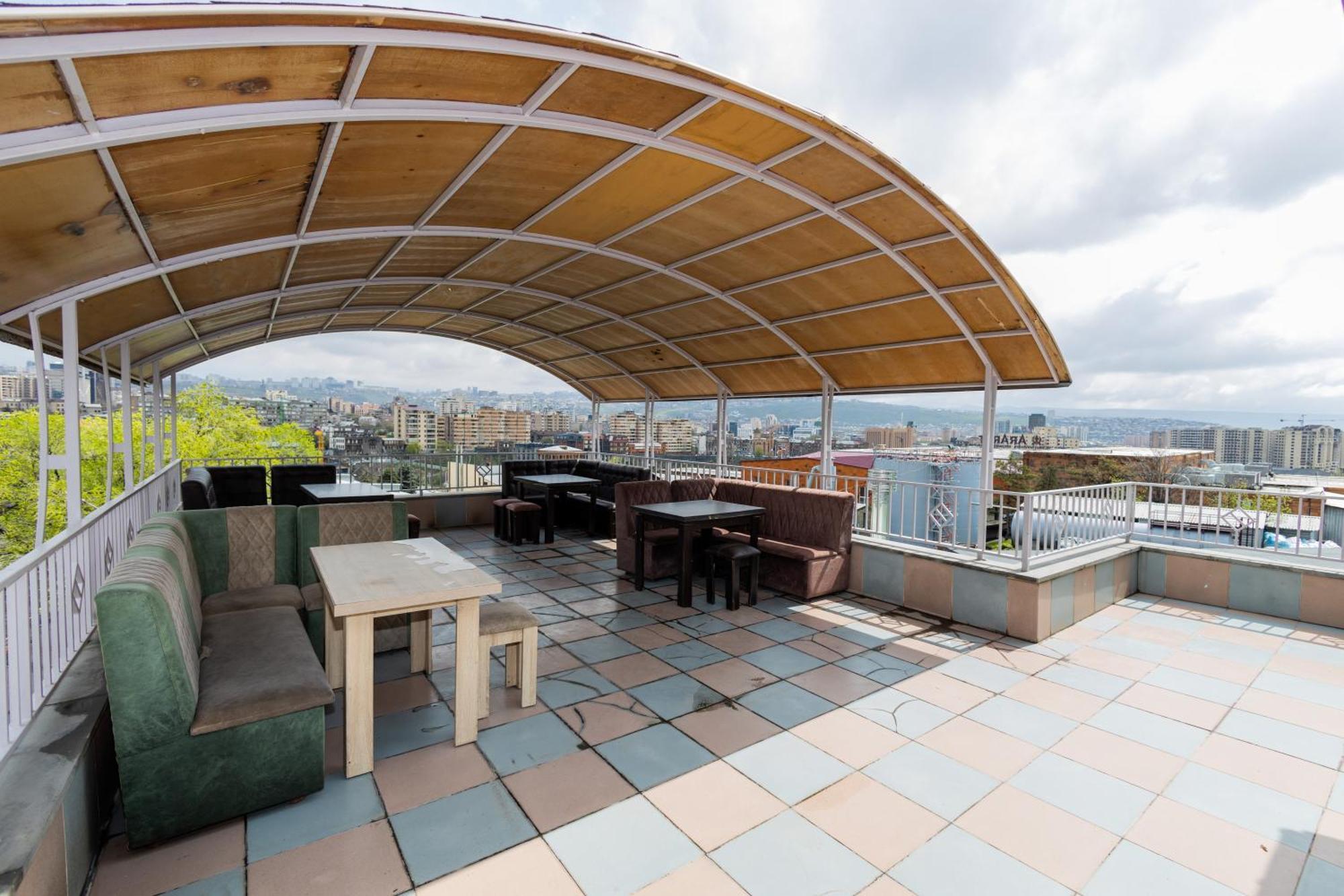 Yan Hotel Ереван Экстерьер фото