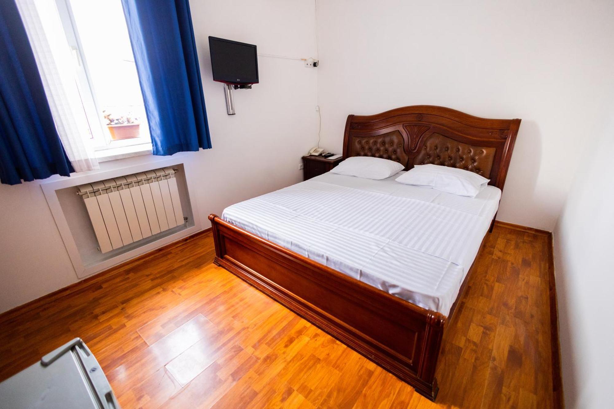 Yan Hotel Ереван Экстерьер фото