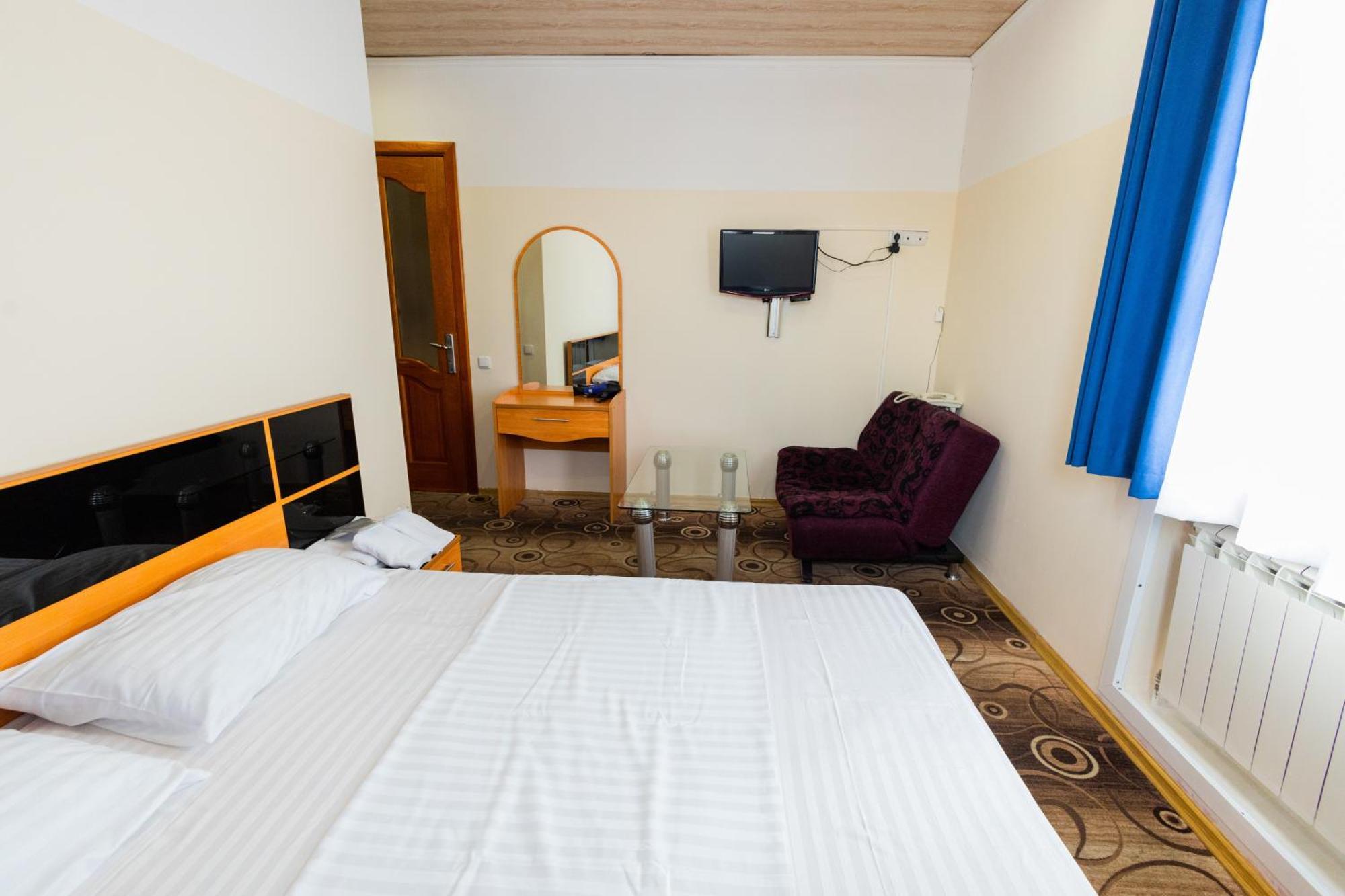 Yan Hotel Ереван Экстерьер фото