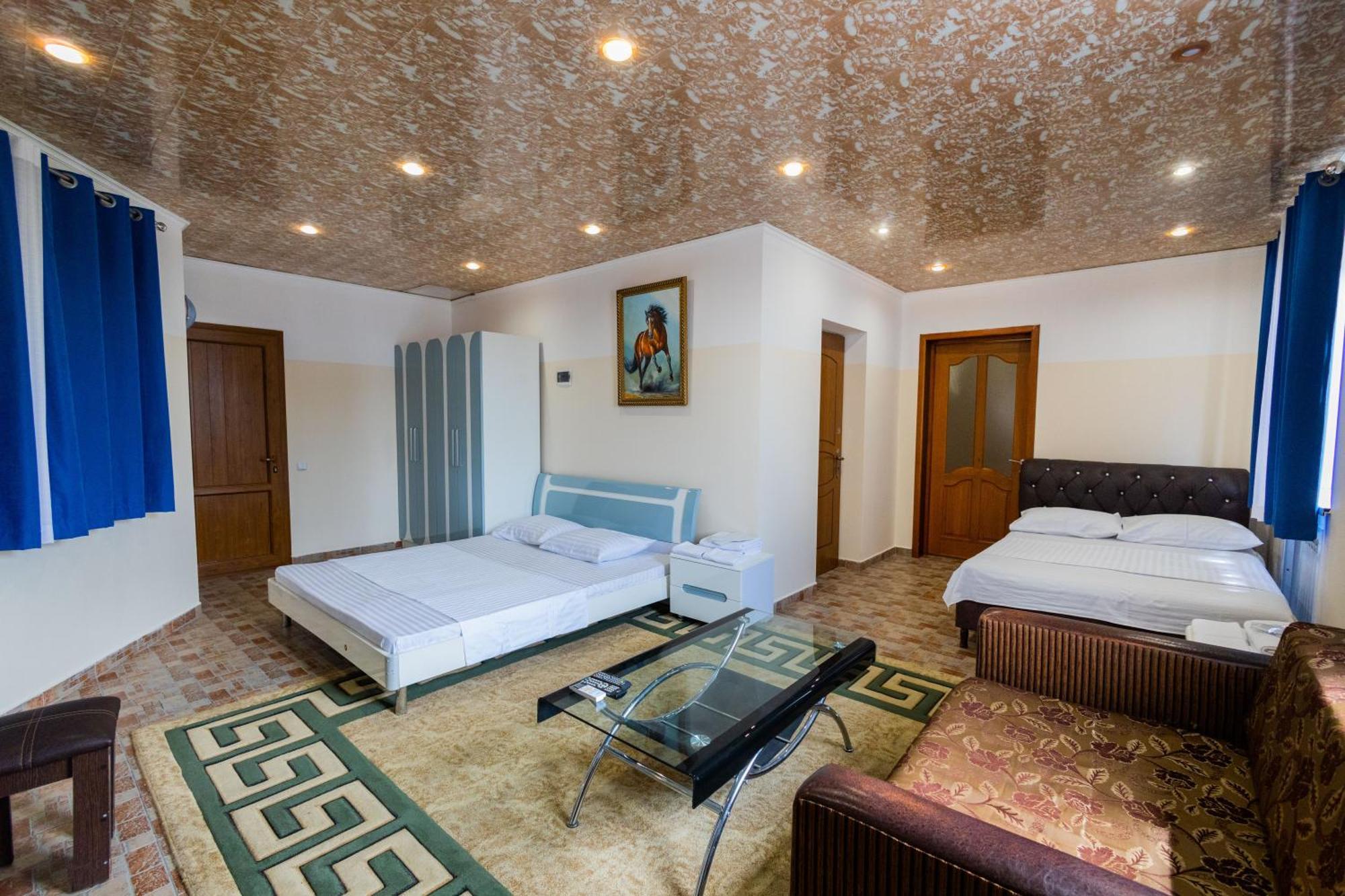 Yan Hotel Ереван Экстерьер фото