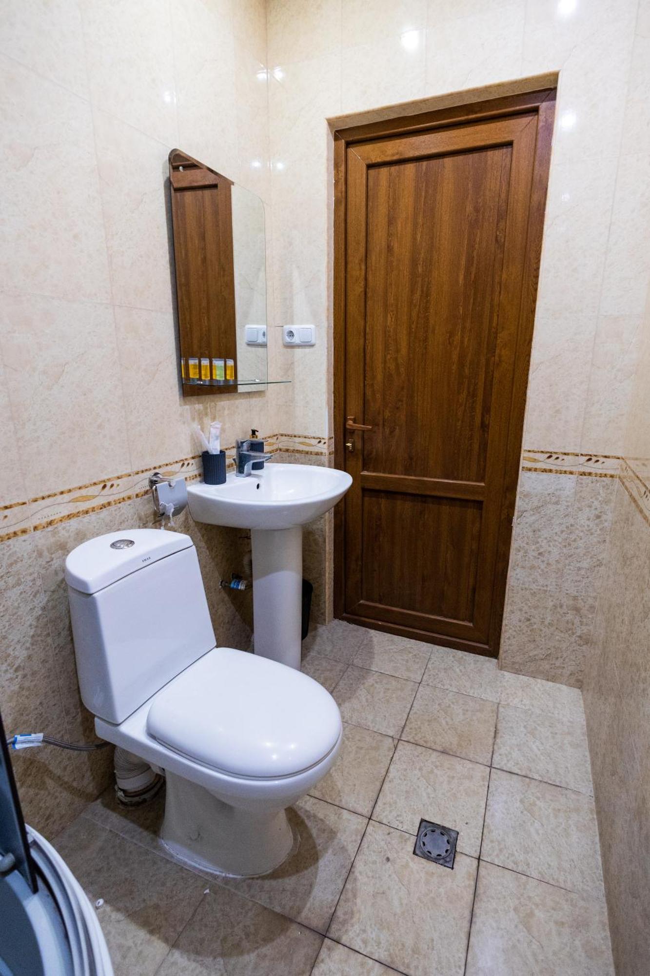 Yan Hotel Ереван Экстерьер фото
