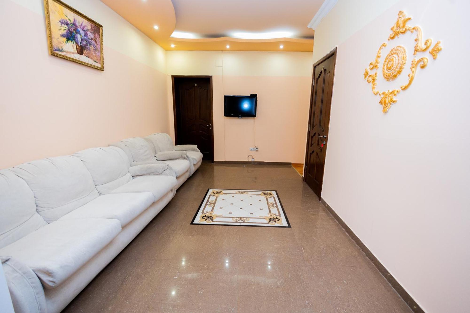 Yan Hotel Ереван Экстерьер фото