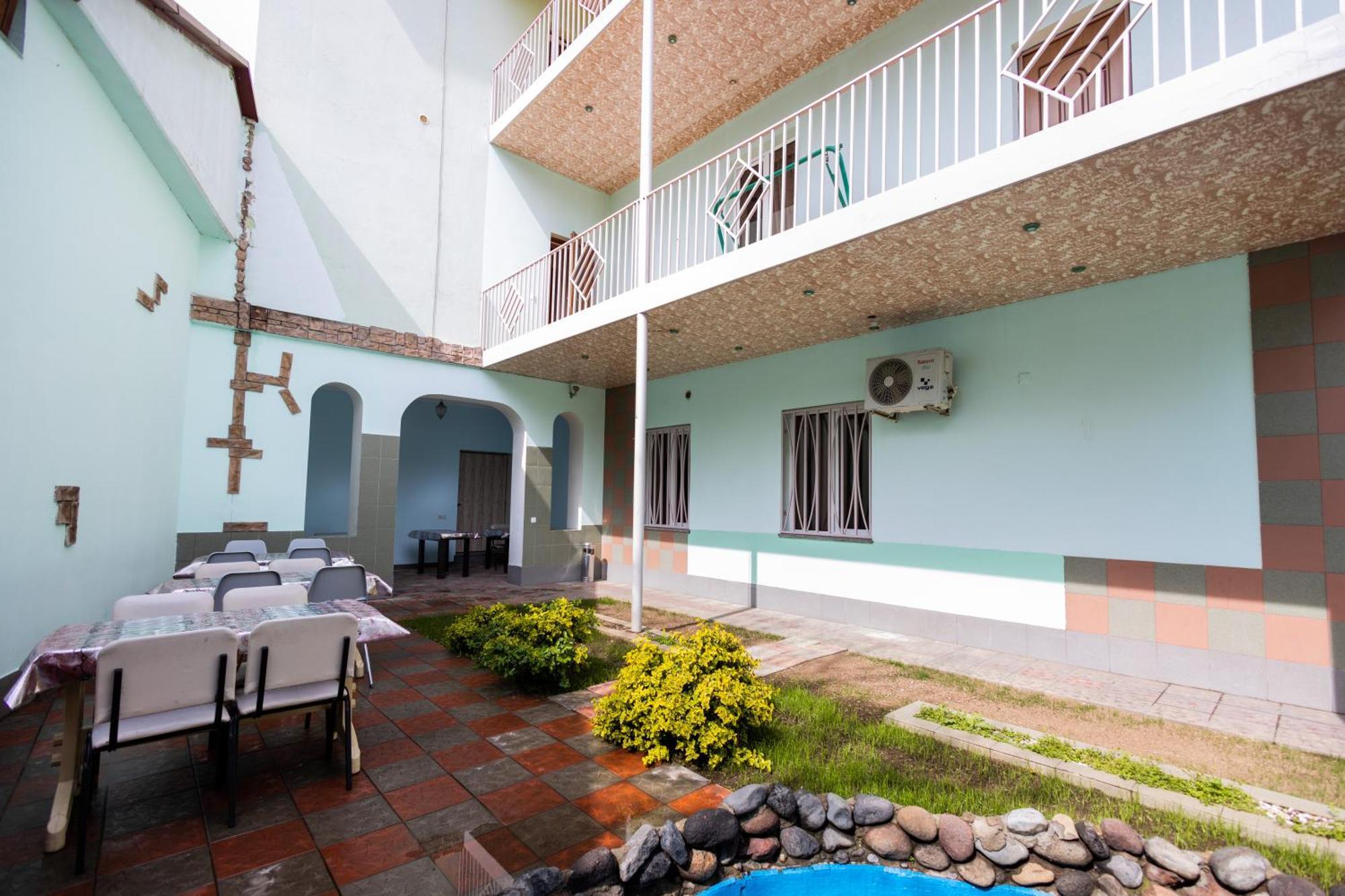 Yan Hotel Ереван Экстерьер фото