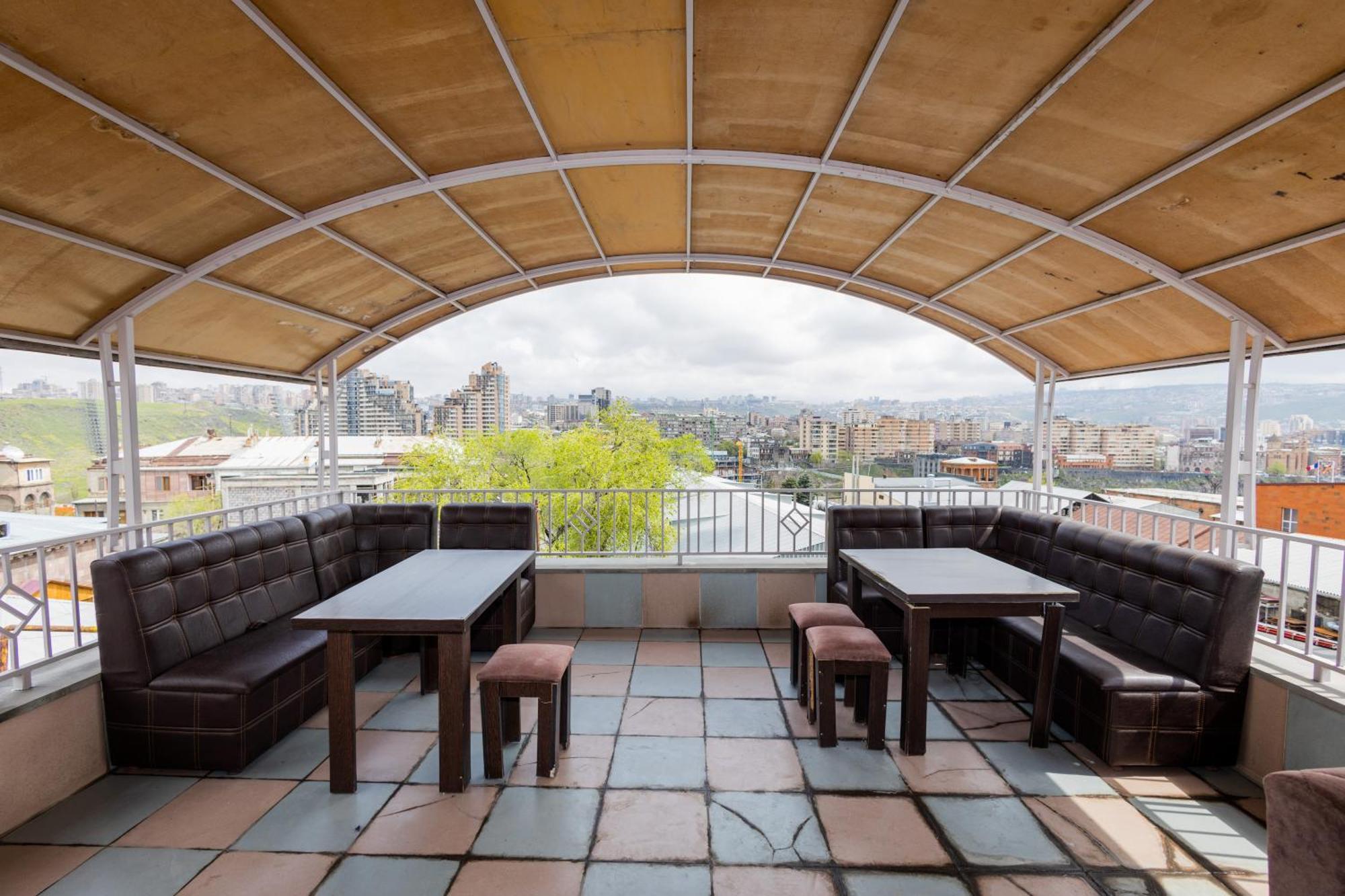Yan Hotel Ереван Экстерьер фото