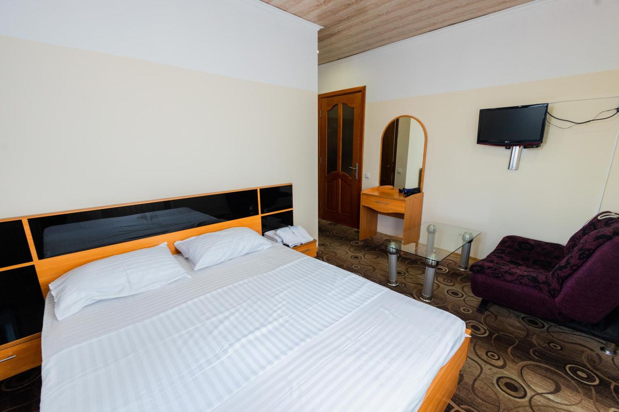 Yan Hotel Ереван Экстерьер фото