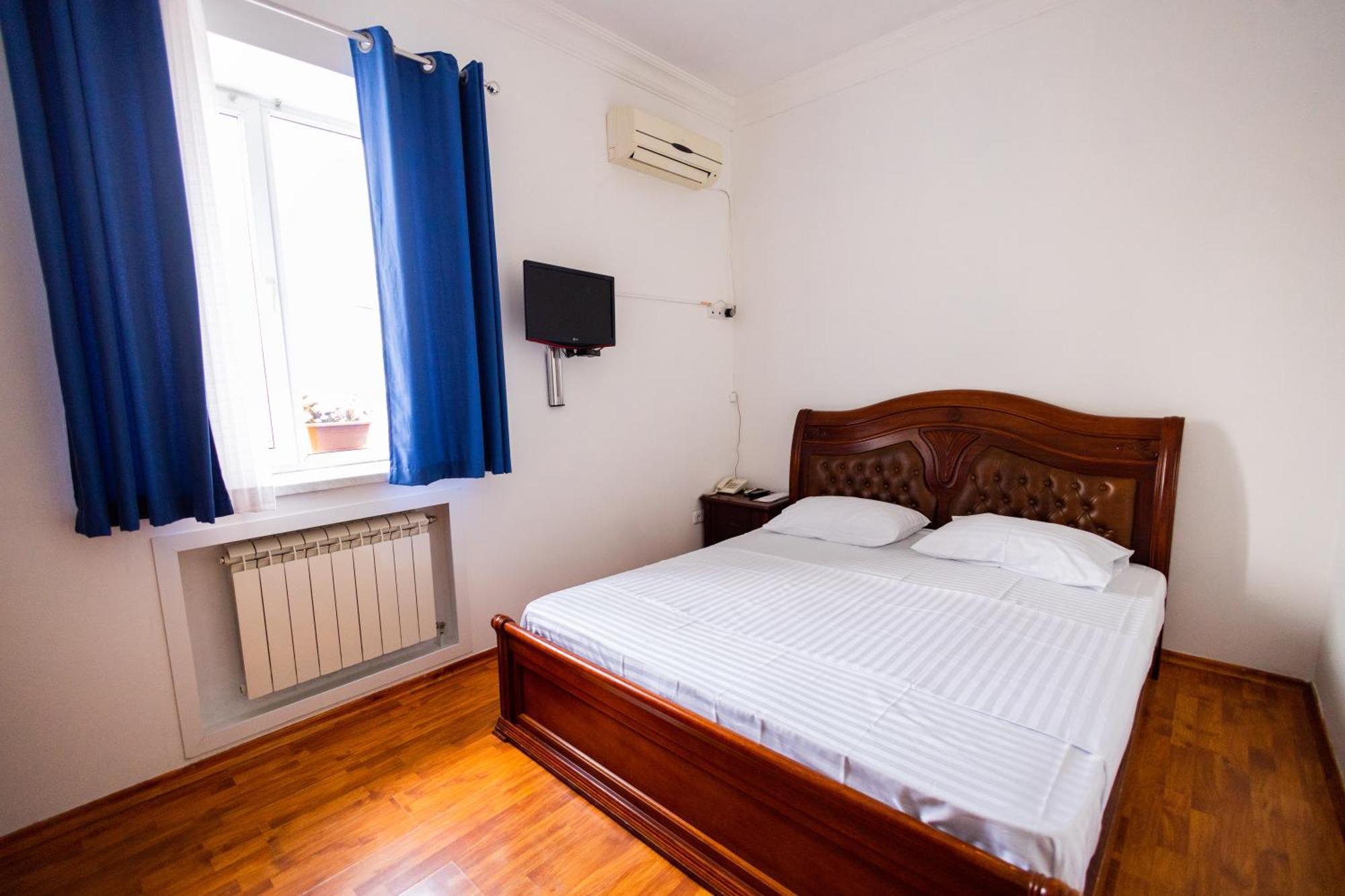 Yan Hotel Ереван Экстерьер фото
