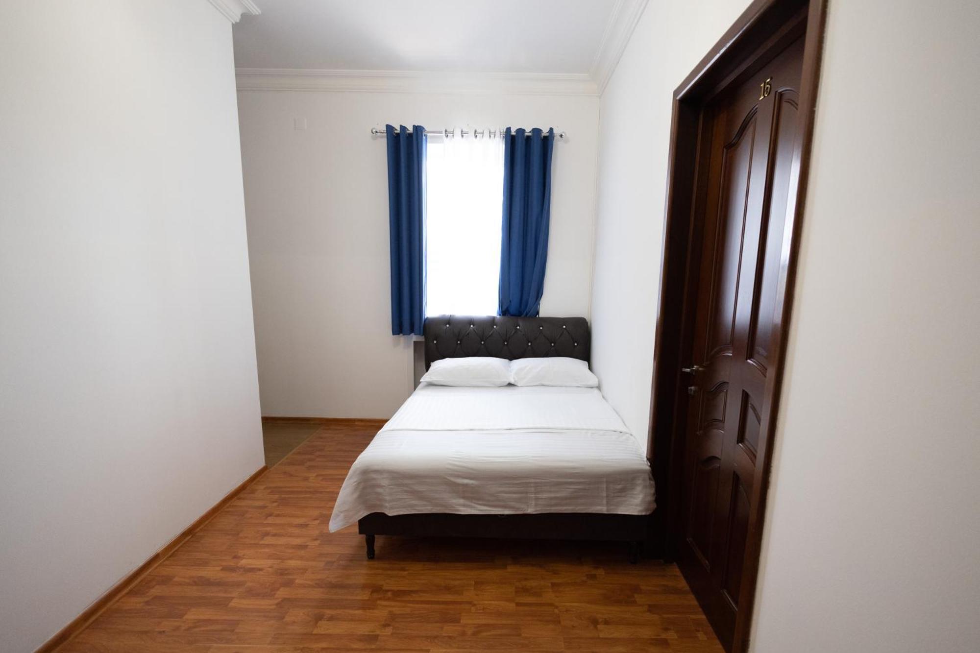 Yan Hotel Ереван Экстерьер фото