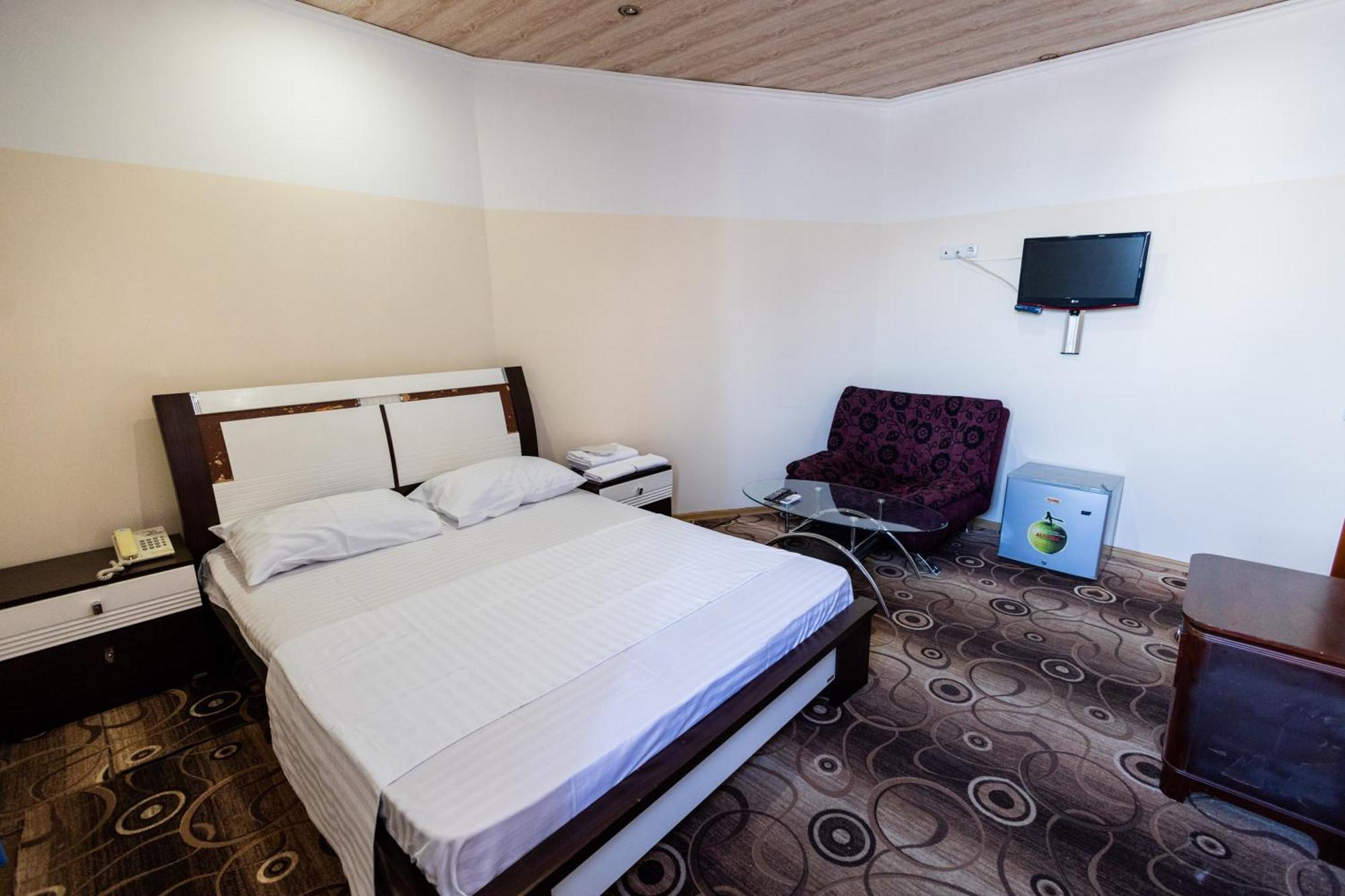 Yan Hotel Ереван Экстерьер фото