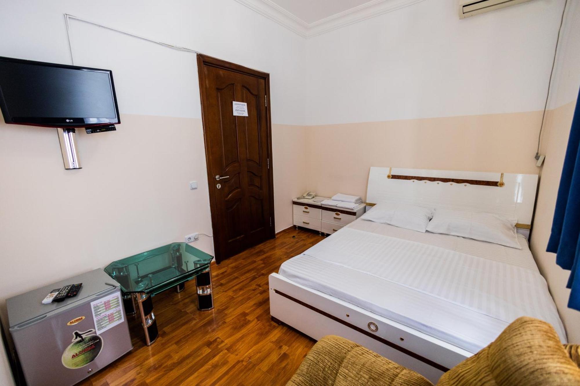 Yan Hotel Ереван Экстерьер фото