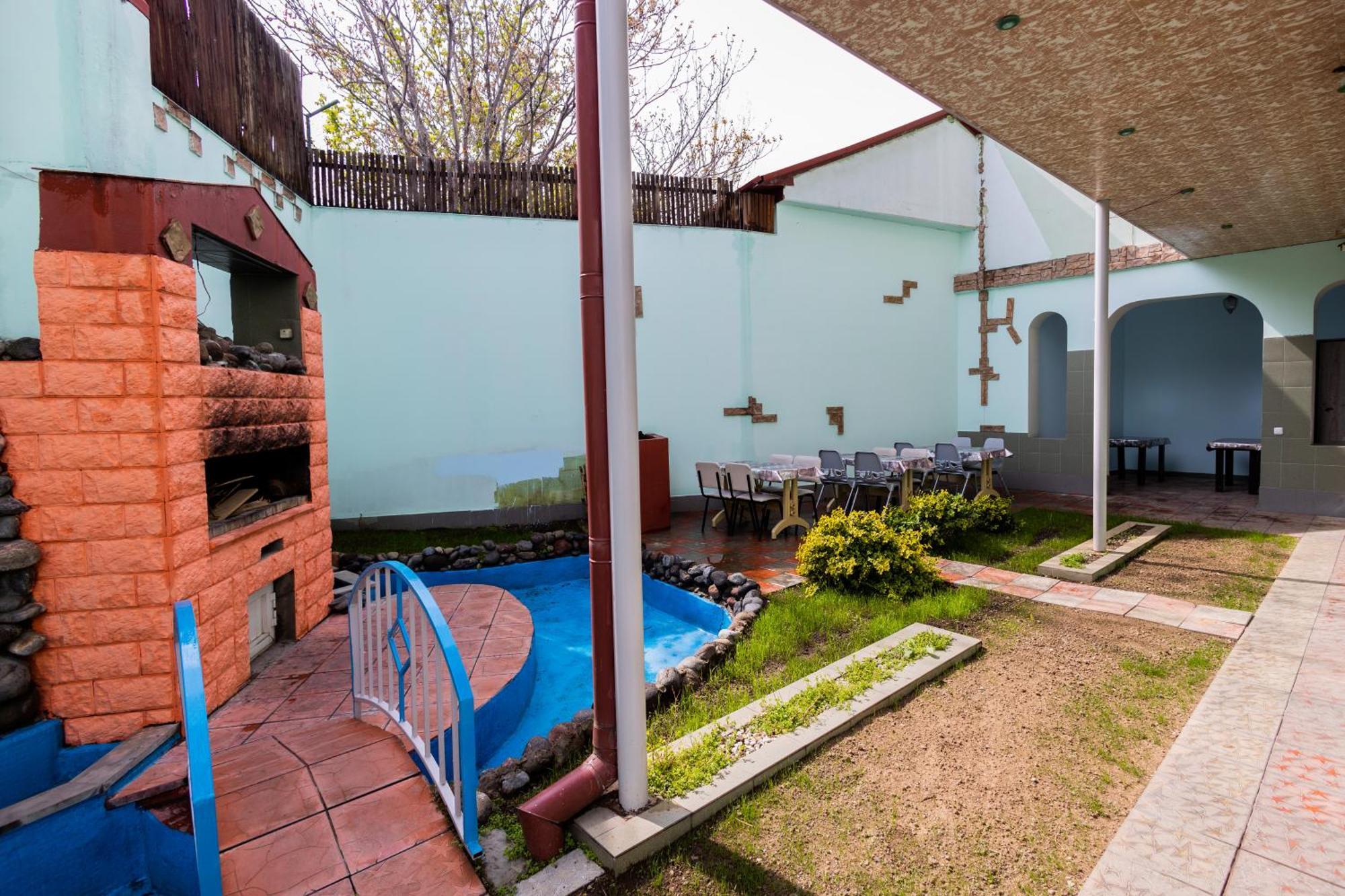 Yan Hotel Ереван Экстерьер фото