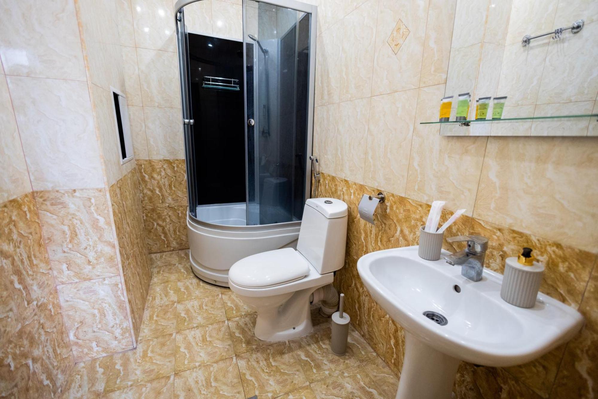 Yan Hotel Ереван Экстерьер фото